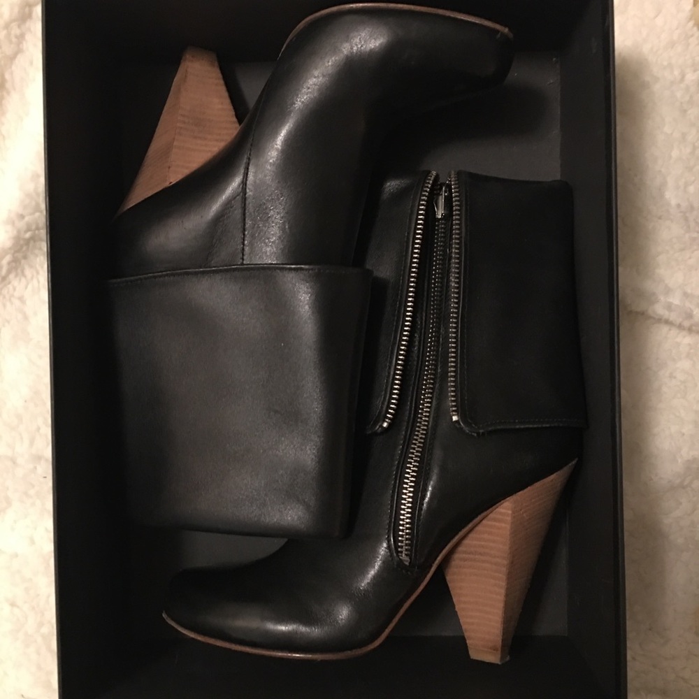BELLE BY SIGERSON MORRISON Fold-over Booties Boots